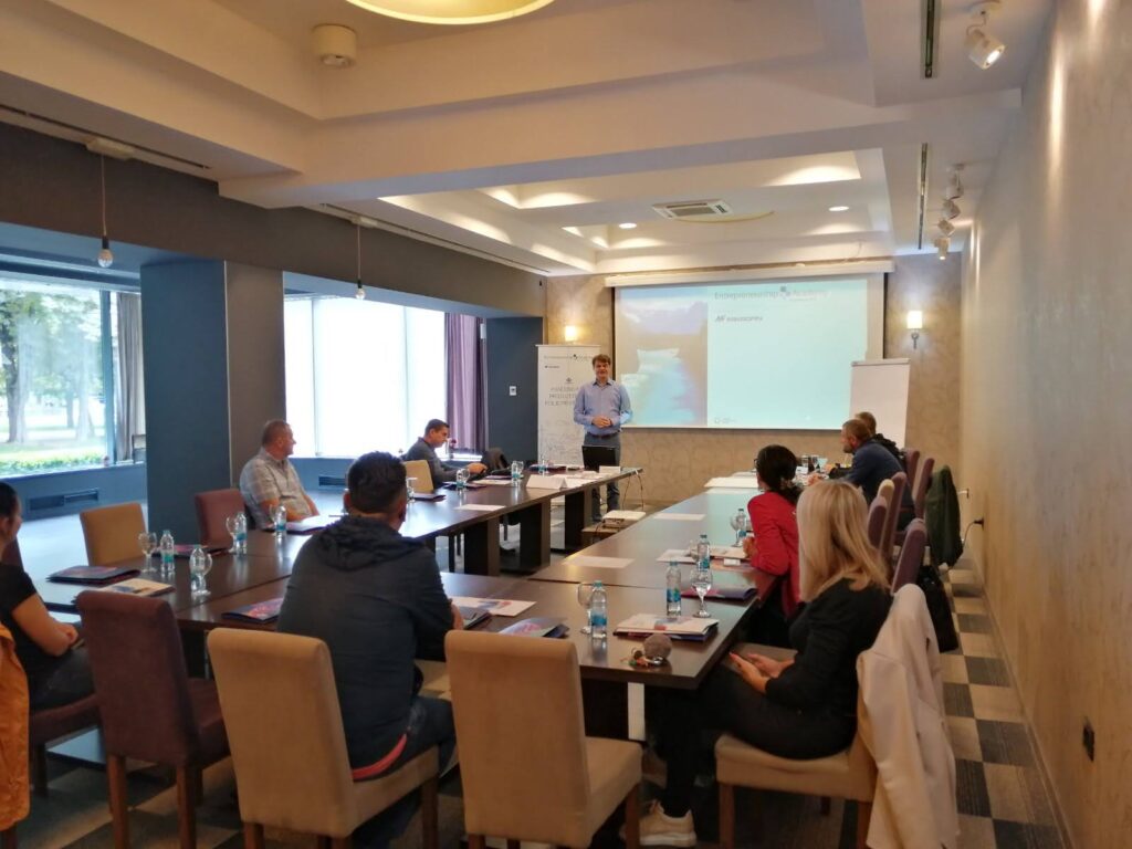 Biznis plan Mikrofin 1